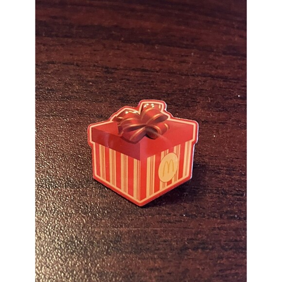 McDonald’s Present Gift Box Employee Lapel Hat‎ Pin - Picture 1 of 3